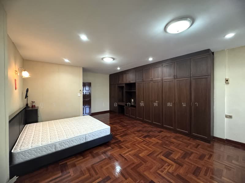 ให้เช่าทาวน์โฮม 2 ชั้น ใกล้ถนนใหญ่ พื้นที่เยอะ ทำเลเด่นแยกดาวคะนอง จอมทอง พื้นที่ใช้สอยจุใจ, กรุงเทพ, จอมทอง, จอมทอง, กรุงเทพ, 212 ตร.ม., ทาวน์เฮ้าส์ ให้เช่า, โดย ภูรดา เอกพิพัฒนา, 500235133 - DDproperty.com