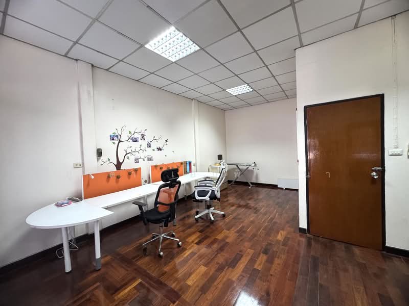 ให้เช่าทาวน์โฮม 2 ชั้น ใกล้ถนนใหญ่ พื้นที่เยอะ ทำเลเด่นแยกดาวคะนอง จอมทอง พื้นที่ใช้สอยจุใจ, Bangkok, Chom Thong, Chom Thong, Bangkok, 2 Bedrooms, 212 sqm, Townhouse For Rent, by ภูรดา เอกพิพัฒนา, 500235133 - DDproperty.com