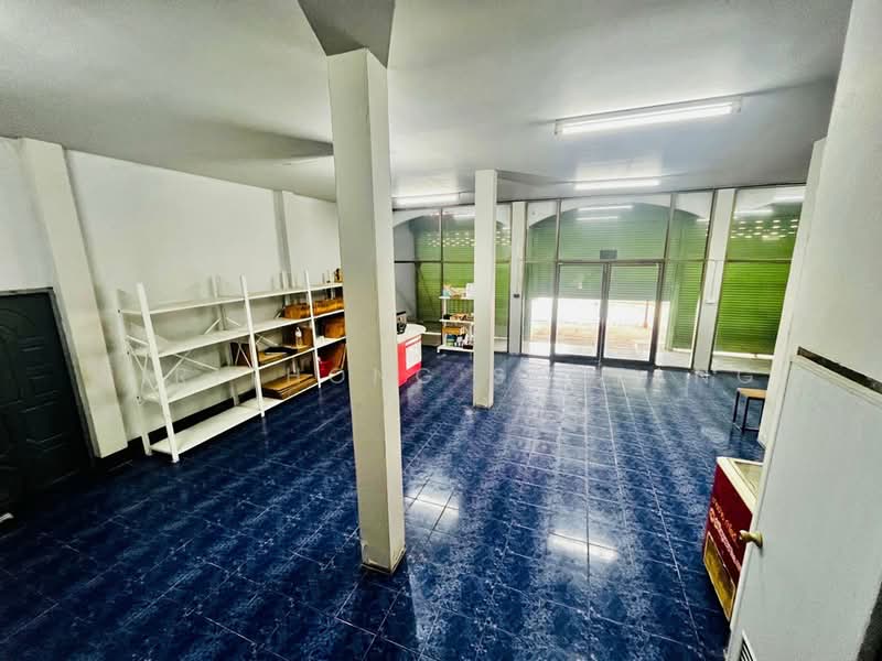 Commercial buildings 3 Unit with warehouse space, The electrical and water systems are ready for use, Chiang Rai, 1020, Huai Sak, Muang Chiang Rai, Chiang Rai, , 300 sqm, Shophouse For Sale, by Sirithong Saetang, 500235149 - DDproperty.com
