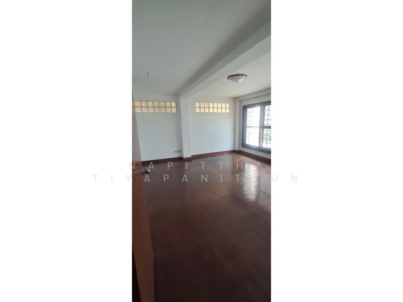 Nonsi 14, Bangkok, Chong Nonsi, Yan Nawa, Bangkok, 4 Bedrooms, 210 sqm, Townhouse For Rent, by Napittha Tiyapanitkun, 500235211 - DDproperty.com
