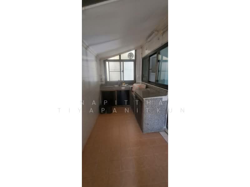 Nonsi 14, Bangkok, Chong Nonsi, Yan Nawa, Bangkok, 4 Bedrooms, 210 sqm, Townhouse For Rent, by Napittha Tiyapanitkun, 500235211 - DDproperty.com