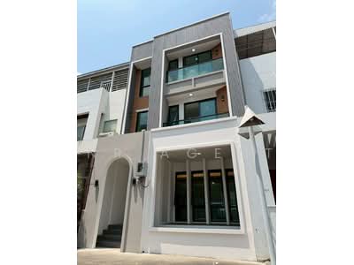 ขาย - ทาวน์โฮม 4.5 ชั้นพร้อมลิฟต์ - สุขุมวิท101, กรุงเทพ