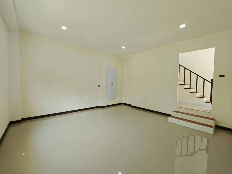 Baan Ratchaphruek Ramkhamhaeng-Suwinthawong, Bangkok, Suwinthawong Road, Saen Sab, Min Buri, Bangkok, 3 Bedrooms, 200 sqm, Single Detached House For Sale, by NR AGENT, 500235325 - DDproperty.com