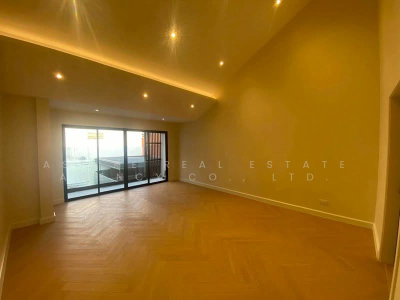 For Sale - Spacious 2-Storey Semi-Detached House, Only 750 m. from BTS On-Nut, Bangkok
