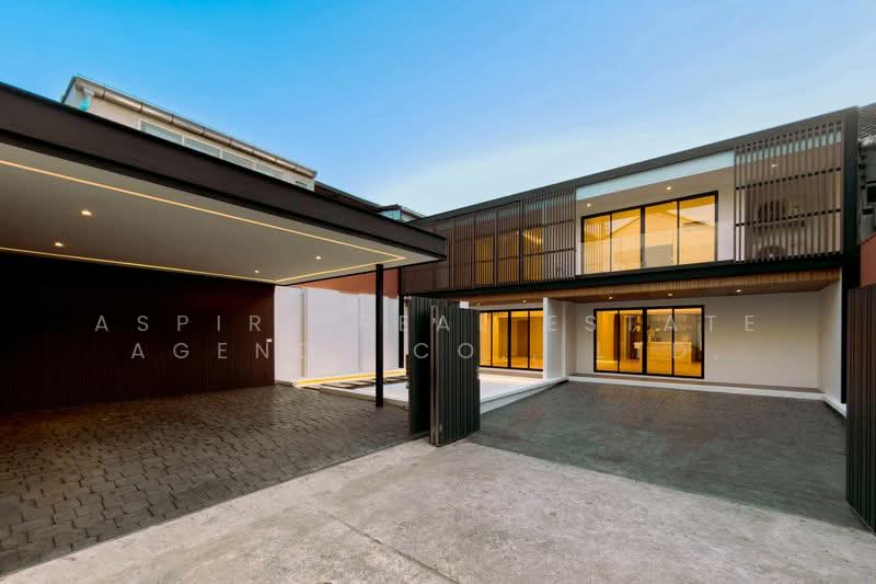 For Sale - Spacious 2-Storey Semi-Detached House, Only 750 m. from BTS On-Nut, Bangkok