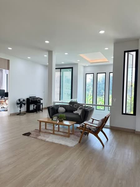 NG306 ให้เช่าบ้านเดี่ยว 2 ชั้น หลังใหญ่ พร้อมอยู่ ซอยรัชดา 32 เหมาะอยู่อาศัยและทำออฟฟิต, Bangkok, รัชดา32, Chan Kasem, Chatuchak, Bangkok, 5 Bedrooms, 300 sqm, Single Detached House For Rent, by NTG Property House Co.,Ltd., 500235425 - DDproperty.com