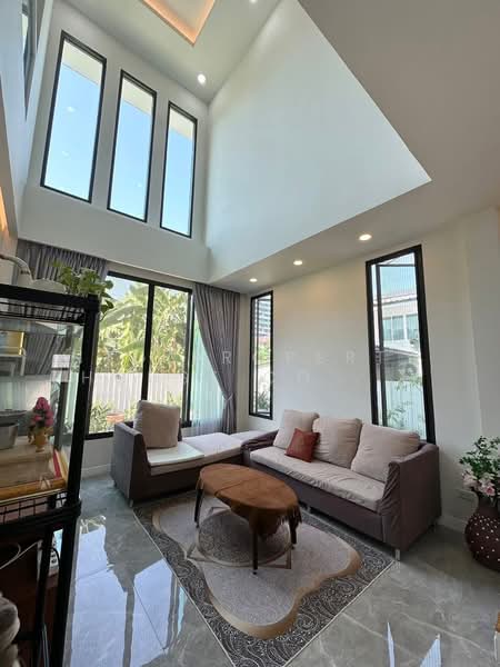 NG306 ให้เช่าบ้านเดี่ยว 2 ชั้น หลังใหญ่ พร้อมอยู่ ซอยรัชดา 32 เหมาะอยู่อาศัยและทำออฟฟิต, Bangkok, รัชดา32, Chan Kasem, Chatuchak, Bangkok, 5 Bedrooms, 300 sqm, Single Detached House For Rent, by NTG Property House Co.,Ltd., 500235425 - DDproperty.com