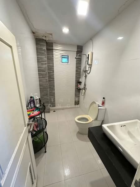 Townhouse, Soi Pridi Banomyong, Near BTS Phra Khanong, Bangkok, Suan Luang, Suan Luang, Bangkok, 4 Bedrooms, 250 sqm, Townhouse For Rent, by Thiti Boonchurn, 500235470 - DDproperty.com