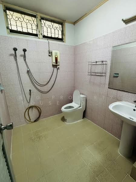 NG308 ให้เช่าบ้านเดี่ยว 2ชั้น ลาดพร้าววังหิน 24 หลังมุม น่าอยู่ ร่มรื่น มีบริเวณรอบบ้าน, Bangkok, ลาดพร้าววังหิน 24, Lat Phrao, Lat Phrao, Bangkok, 4 Bedrooms, 220 sqm, Single Detached House For Rent, by NTG Property House Co.,Ltd., 500235485 - DDproperty.com