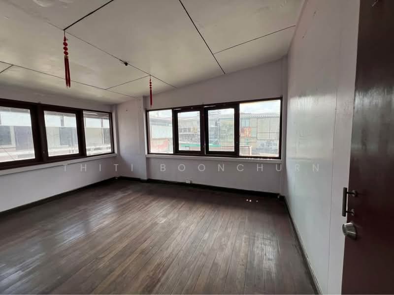 Detached House, Land and House, Ekkamai Soi 22, Bangkok, Khlong Tan Nua, Watthana, Bangkok, 3 Bedrooms, 300 sqm, Single Detached House For Rent, by Thiti Boonchurn, 500235493 - DDproperty.com