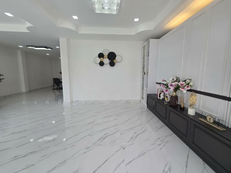 หมู่บ้าน เอกกวิน ถนนเลียบคลองสอง4 คลองสามวา, Bangkok, เลียบคลองสอง, Sam Wa Tawan Tok, Khlong Sam Wa, Bangkok, 5 Bedrooms, 200 sqm, Single Detached House For Sale, by นภัสศรณ์ วงศ์สินไทยกร (นันท์), 500235505 - DDproperty.com