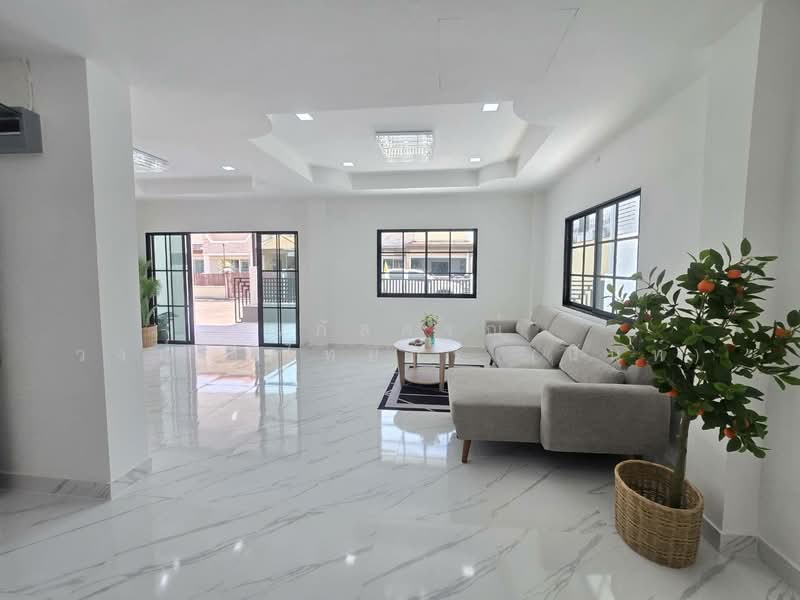 หมู่บ้าน เอกกวิน ถนนเลียบคลองสอง4 คลองสามวา, Bangkok, เลียบคลองสอง, Sam Wa Tawan Tok, Khlong Sam Wa, Bangkok, 5 Bedrooms, 200 sqm, Single Detached House For Sale, by นภัสศรณ์ วงศ์สินไทยกร (นันท์), 500235505 - DDproperty.com