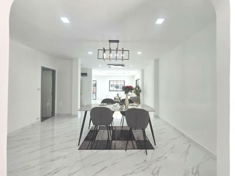 หมู่บ้าน เอกกวิน ถนนเลียบคลองสอง4 คลองสามวา, Bangkok, เลียบคลองสอง, Sam Wa Tawan Tok, Khlong Sam Wa, Bangkok, 5 Bedrooms, 200 sqm, Single Detached House For Sale, by นภัสศรณ์ วงศ์สินไทยกร (นันท์), 500235505 - DDproperty.com