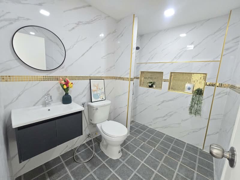 หมู่บ้าน เอกกวิน ถนนเลียบคลองสอง4 คลองสามวา, Bangkok, เลียบคลองสอง, Sam Wa Tawan Tok, Khlong Sam Wa, Bangkok, 5 Bedrooms, 200 sqm, Single Detached House For Sale, by นภัสศรณ์ วงศ์สินไทยกร (นันท์), 500235505 - DDproperty.com