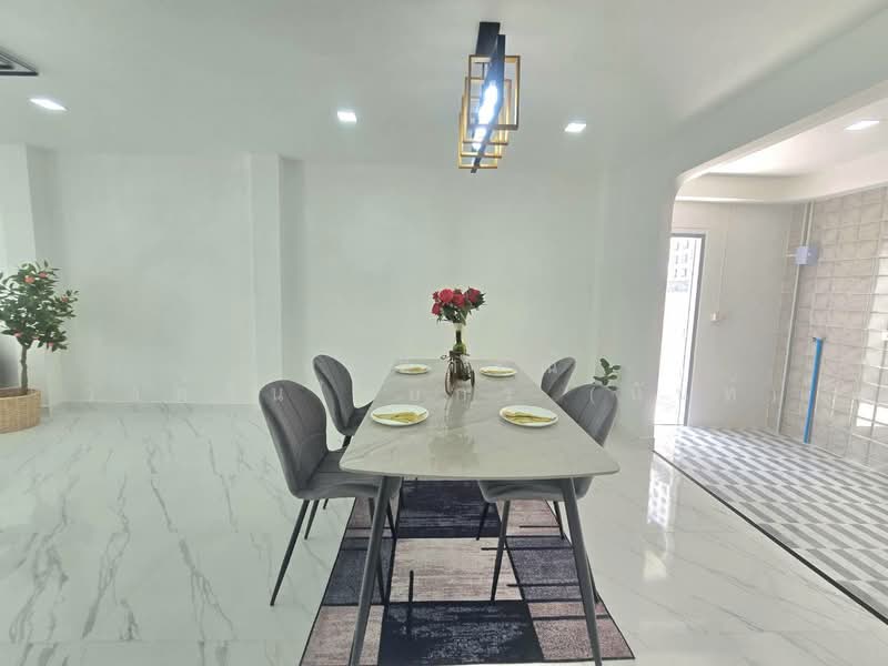 หมู่บ้าน เอกกวิน ถนนเลียบคลองสอง4 คลองสามวา, Bangkok, เลียบคลองสอง, Sam Wa Tawan Tok, Khlong Sam Wa, Bangkok, 5 Bedrooms, 200 sqm, Single Detached House For Sale, by นภัสศรณ์ วงศ์สินไทยกร (นันท์), 500235505 - DDproperty.com