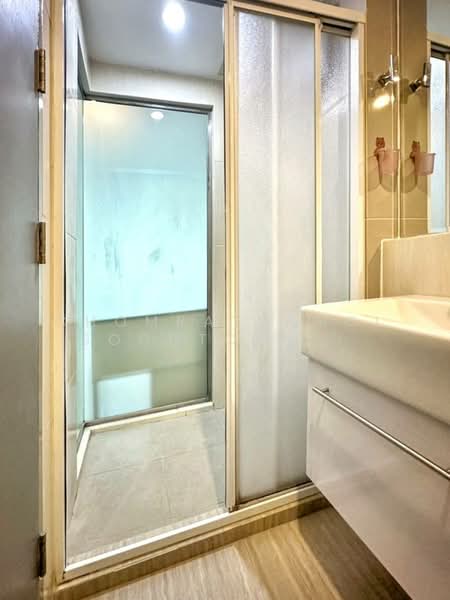 Life Ratchadapisek, Bangkok, 279 Ratchadapisaek Road, Huai Khwang, Huai Khwang, Bangkok, 2 Bedrooms, 62 sqm, Condo For Rent, by Chomratkamol Soontorntarawong (Gor), 500235592 - DDproperty.com