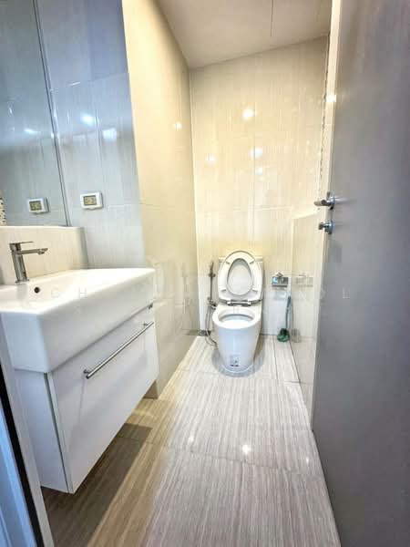 Life Ratchadapisek, Bangkok, 279 Ratchadapisaek Road, Huai Khwang, Huai Khwang, Bangkok, 2 Bedrooms, 62 sqm, Condo For Rent, by Chomratkamol Soontorntarawong (Gor), 500235592 - DDproperty.com
