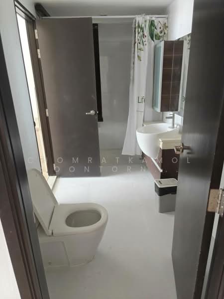 Sky Walk Residences, Bangkok, 1599 Sukhumvit Road, Phra Kanong Nua, Watthana, Bangkok, 2 Bedrooms, 60 sqm, Condo For Sale, by Chomratkamol Soontorntarawong (Gor), 500235618 - DDproperty.com