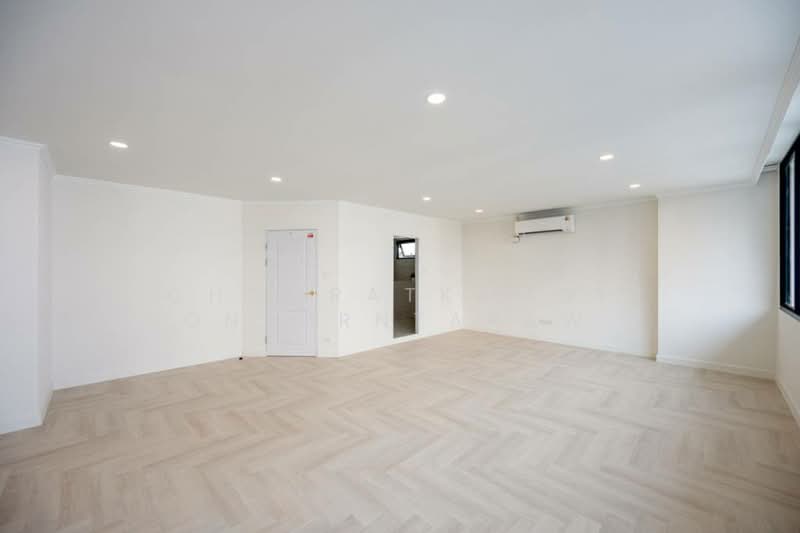 Grand Ville House 2, Bangkok, Soi Sukhumvit 19, Khlongtoei Nua, Watthana, Bangkok, 3 Bedrooms, 276 sqm, Condo For Sale, by Chomratkamol Soontorntarawong (Gor), 500235633 - DDproperty.com