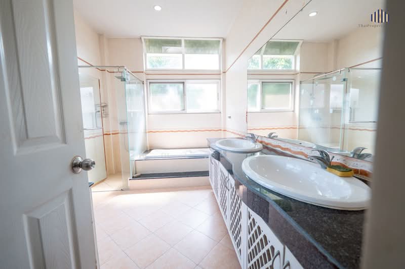 Home on Green Thanyathani, Pathum Thani, Villa Thanya Thani Village No. 5/221, Lat Sawai, Lam Luk Ka, Pathum Thani, 4 Bedrooms, 245 sqm, Single Detached House For Sale, by คุณเตชิต, 500235709 - DDproperty.com