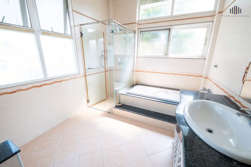 Home on Green Thanyathani, Pathum Thani, Villa Thanya Thani Village No. 5/221, Lat Sawai, Lam Luk Ka, Pathum Thani, 4 Bedrooms, 245 sqm, Single Detached House For Sale, by คุณเตชิต, 500235709 - DDproperty.com