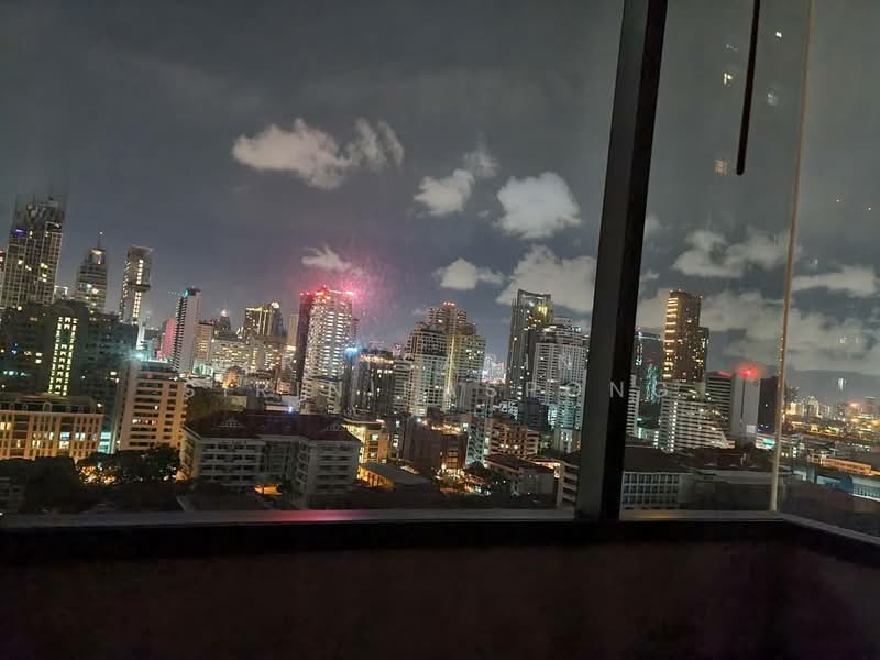 The Esse Asoke, Bangkok, 333 Soi Sukhumvit 21, Sukhumvit Road, Khlongtoei Nua, Watthana, Bangkok, 2 Bedrooms, 75 sqm, Condo For Rent, by Ratsarin Sirinipaspong, 500235781 - DDproperty.com