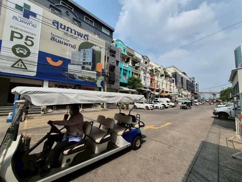 อาคารพาณิชย์ 4.5 ชั้น 18 ตร.ว. อาคารพาณิชย์ ใกล้โรงพยาบาลสินแพทย์ รามอินทรา ซอยรามอินทรา52/1, กรุงเทพ, ถนนรามอินทรา, รามอินทรา, คันนายาว, กรุงเทพ, 150 ตร.ม., ตึกแถว-อาคารพาณิชย์ ขาย, โดย คุณ ณัติรุจน์ ไชยสุนทรพฤกษ์ (ที), 500235798 - DDproperty.com