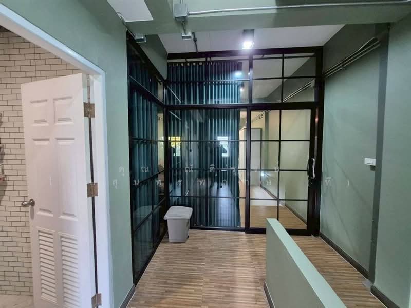 อาคารพาณิชย์ 4.5 ชั้น 18 ตร.ว. อาคารพาณิชย์ ใกล้โรงพยาบาลสินแพทย์ รามอินทรา ซอยรามอินทรา52/1, Bangkok, ถนนรามอินทรา, Ram Inthra, Khan Na Yao, Bangkok, , 150 sqm, Shophouse For Sale, by คุณ ณัติรุจน์ ไชยสุนทรพฤกษ์ (ที), 500235798 - DDproperty.com