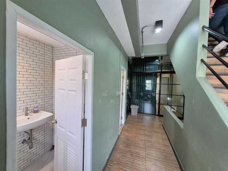 อาคารพาณิชย์ 4.5 ชั้น 18 ตร.ว. อาคารพาณิชย์ ใกล้โรงพยาบาลสินแพทย์ รามอินทรา ซอยรามอินทรา52/1, Bangkok, ถนนรามอินทรา, Ram Inthra, Khan Na Yao, Bangkok, , 150 sqm, Shophouse For Sale, by คุณ ณัติรุจน์ ไชยสุนทรพฤกษ์ (ที), 500235798 - DDproperty.com