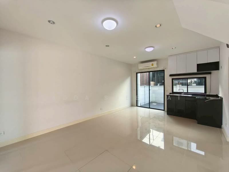 Baan Klang Muang Pinklao - Charan, Bangkok, along the expressway Si Rat  Road-Outer Ring Road, Bang O, Bang Phlat, Bangkok, 3 Bedrooms, 145 sqm, Townhouse For Sale, by Ladda Suebthai, 500235817 - DDproperty.com
