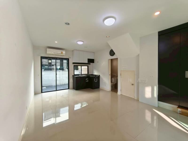 Baan Klang Muang Pinklao - Charan, Bangkok, along the expressway Si Rat  Road-Outer Ring Road, Bang O, Bang Phlat, Bangkok, 3 Bedrooms, 145 sqm, Townhouse For Sale, by Ladda Suebthai, 500235817 - DDproperty.com