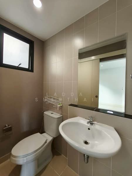 Baan Klang Muang Pinklao - Charan, Bangkok, along the expressway Si Rat  Road-Outer Ring Road, Bang O, Bang Phlat, Bangkok, 3 Bedrooms, 145 sqm, Townhouse For Sale, by Ladda Suebthai, 500235817 - DDproperty.com