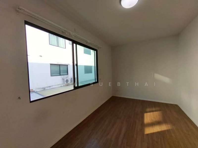 Baan Klang Muang Pinklao - Charan, Bangkok, along the expressway Si Rat  Road-Outer Ring Road, Bang O, Bang Phlat, Bangkok, 3 Bedrooms, 145 sqm, Townhouse For Sale, by Ladda Suebthai, 500235817 - DDproperty.com