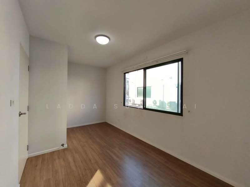 Baan Klang Muang Pinklao - Charan, Bangkok, along the expressway Si Rat  Road-Outer Ring Road, Bang O, Bang Phlat, Bangkok, 3 Bedrooms, 145 sqm, Townhouse For Sale, by Ladda Suebthai, 500235817 - DDproperty.com