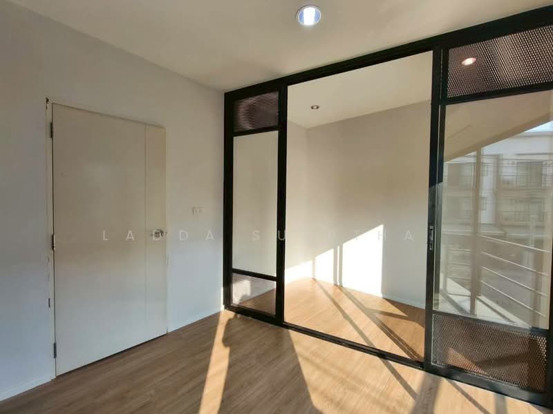 Baan Klang Muang Pinklao - Charan, Bangkok, along the expressway Si Rat  Road-Outer Ring Road, Bang O, Bang Phlat, Bangkok, 3 Bedrooms, 145 sqm, Townhouse For Sale, by Ladda Suebthai, 500235817 - DDproperty.com