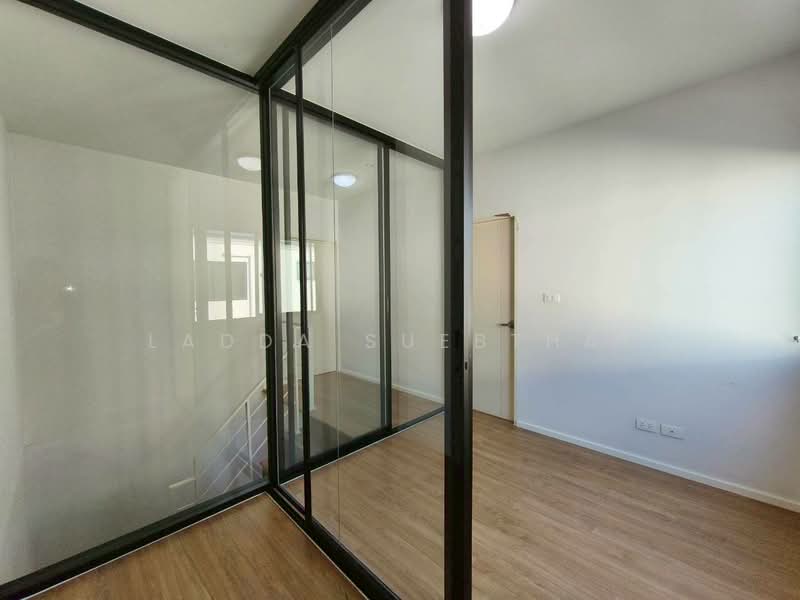 Baan Klang Muang Pinklao - Charan, Bangkok, along the expressway Si Rat  Road-Outer Ring Road, Bang O, Bang Phlat, Bangkok, 3 Bedrooms, 145 sqm, Townhouse For Sale, by Ladda Suebthai, 500235817 - DDproperty.com