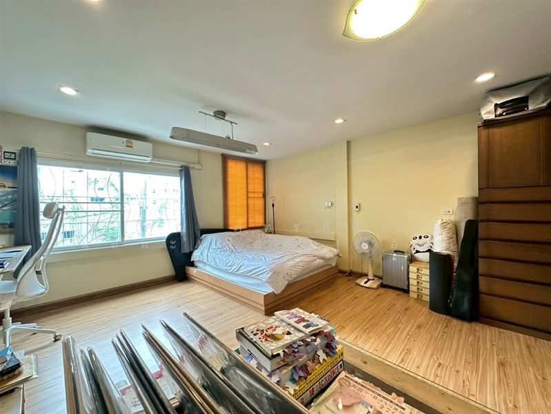 บ้านสวนธน พาร์ค แกลเลอรี่ รัตนาธิเบศร์ (Baan Suanthon Park Gallery Rattanathibet), Nonthaburi, ถนนรัตนาธิเบศร์, Bang Kra So, Muang Nonthaburi, Nonthaburi, 4 Bedrooms, 150 sqm, Townhouse For Sale, by คุณ ภัทรดนัย ผลมะเฟือง (ล็อต), 500235831 - DDproperty.com