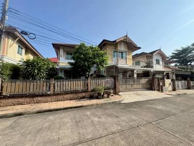 ขาย - ปริญญดา วงแหวน - สาทร ( Parinyada Wongwan – Sathorn ), กรุงเทพ