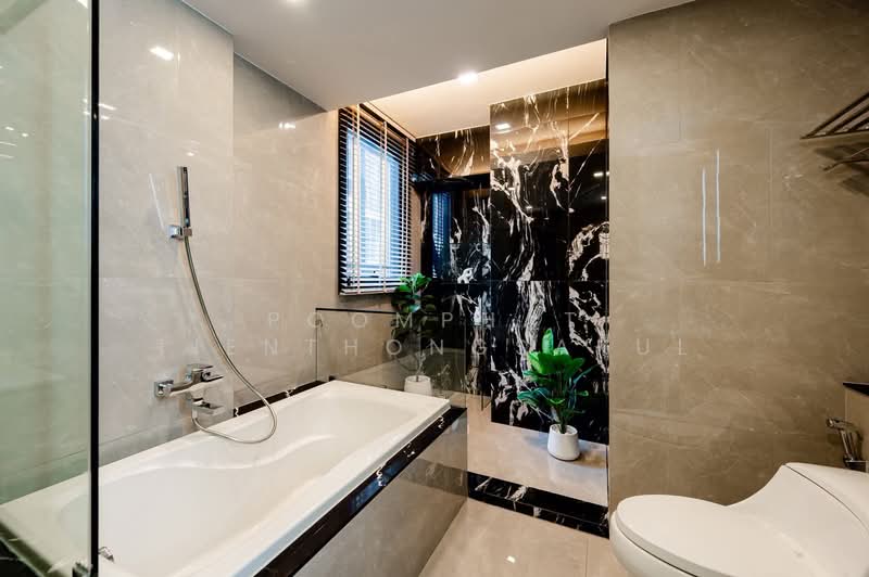 One9Five Asoke-Rama 9, Bangkok, 195 Soi Rama 9 Soi 5, Huai Khwang, Huai Khwang, Bangkok, 2 Bedrooms, 74 sqm, Condo For Sale, by Poomphat Tienthongsakul, 500235929 - DDproperty.com