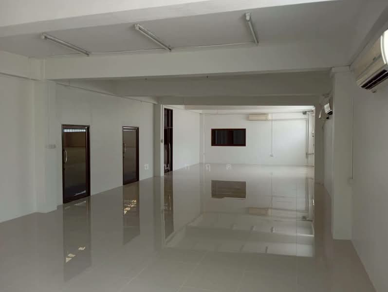 โกดังให้เช่า พร้อมออฟฟิศ พื้นที่ใช้สอยขนาด 2,200 ตรม. ใกล้เซ็นทรัลพระราม 2 🚩 พุทธบูชา จอมทอง กทม., Bangkok, Bangmot, Chom Thong, Bangkok, , 2,200 sqm, Warehouse/Factory For Rent, by ธนกฤต, 500235998 - DDproperty.com