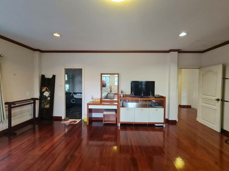 บ้านเดี่ยว 5 ห้องนอน ชวนชื่น ลาดพร้าว ใกล้ CDC เหมาะครอบครัวใหญ่, กรุงเทพ, ลาดพร้าว, ลาดพร้าว, กรุงเทพ, 347 ตร.ม., บ้านเดี่ยว ให้เช่า, โดย Fazwaz (Thailand) Co., Ltd., 500236014 - DDproperty.com