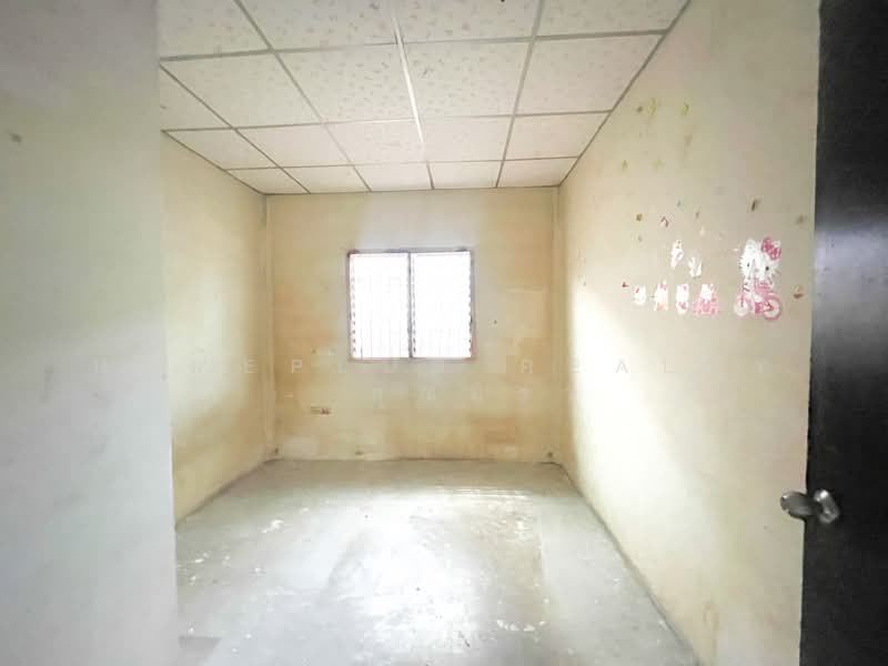 ทาวน์เฮ้าส์ เคหะชุมชนฉลองกรุง โซน 6 ซอย สังฆประชา, Bangkok, Lam Phak Chi, Nong Chok, Bangkok, 4 Bedrooms, 162 sqm, Townhouse For Sale, by HOMEPLUS REALTY - คุณมิรา, 500236032 - DDproperty.com