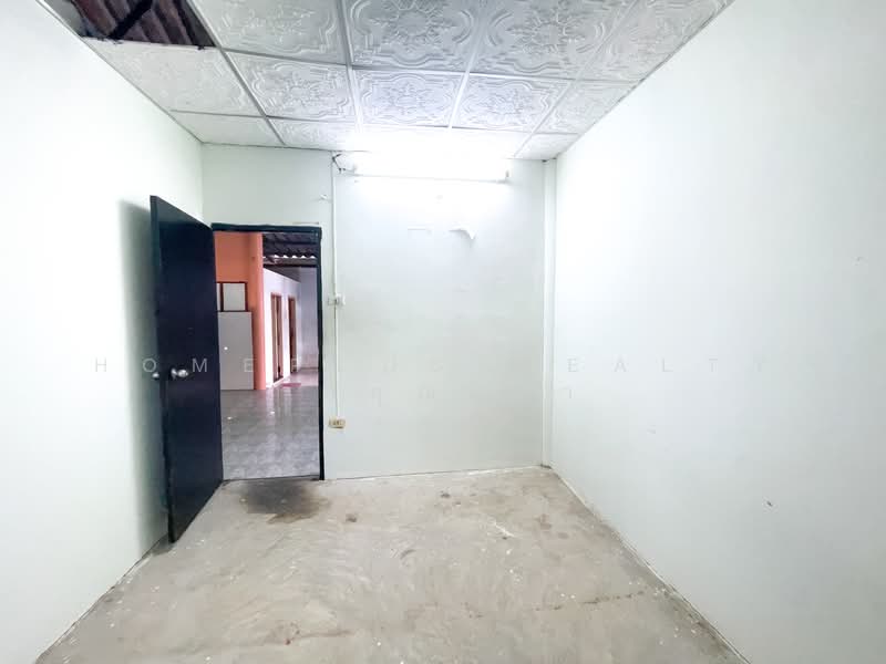 ทาวน์เฮ้าส์ เคหะชุมชนฉลองกรุง โซน 6 ซอย สังฆประชา, Bangkok, Lam Phak Chi, Nong Chok, Bangkok, 4 Bedrooms, 162 sqm, Townhouse For Sale, by HOMEPLUS REALTY - คุณมิรา, 500236032 - DDproperty.com