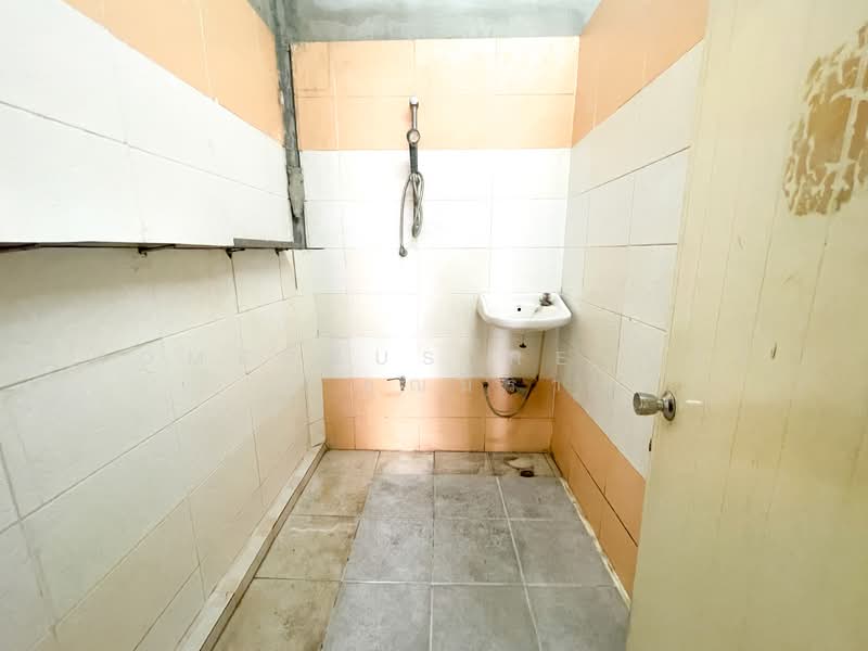 ทาวน์เฮ้าส์ เคหะชุมชนฉลองกรุง โซน 6 ซอย สังฆประชา, Bangkok, Lam Phak Chi, Nong Chok, Bangkok, 4 Bedrooms, 162 sqm, Townhouse For Sale, by HOMEPLUS REALTY - คุณมิรา, 500236032 - DDproperty.com