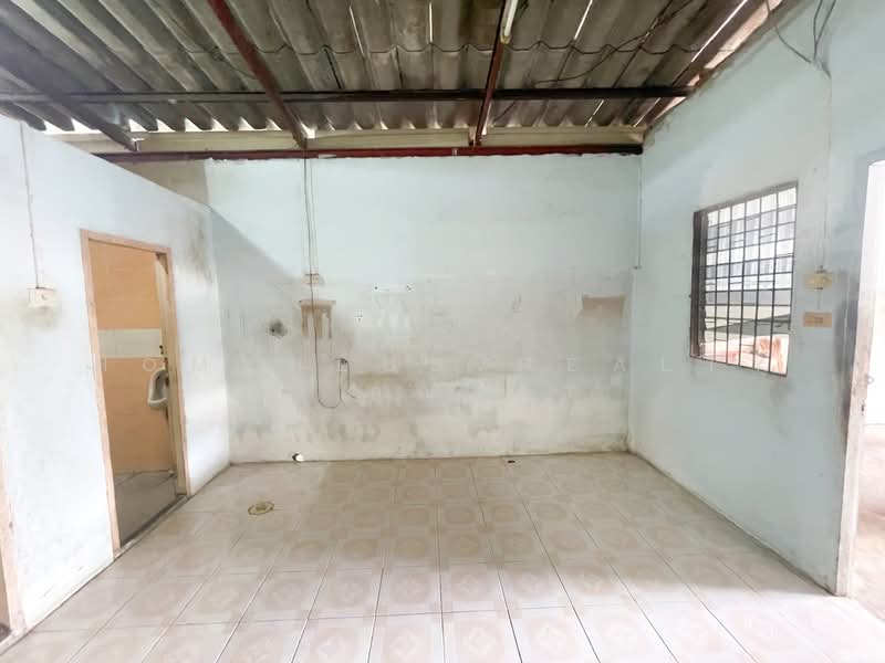 ทาวน์เฮ้าส์ เคหะชุมชนฉลองกรุง โซน 6 ซอย สังฆประชา, Bangkok, Lam Phak Chi, Nong Chok, Bangkok, 4 Bedrooms, 162 sqm, Townhouse For Sale, by HOMEPLUS REALTY - คุณมิรา, 500236032 - DDproperty.com