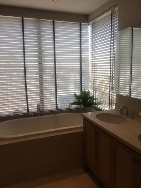 The Emporio Place, Bangkok, 93 Soi Sukhumvit 24, Sukhumvit Road, Khong Tan, Khlong Toei, Bangkok, 2 Bedrooms, 106 sqm, Condo For Sale, by Jesadakorn Cohn, 500236050 - DDproperty.com