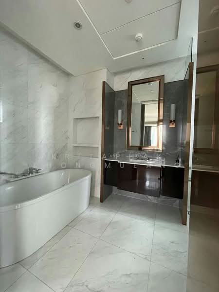Sindhorn Tonson, Bangkok, 89 Soi Tonson Sarasin Road, Lumphini, Pathum Wan, Bangkok, 1 Bedroom, 106 sqm, Condo For Sale, by Kritaphak Khongmueang, 500236077 - DDproperty.com