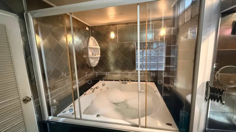 Oriental Towers, Bangkok, 25 Soi Ekkamai 12, Ekkamai Road, Khlong Tan Nua, Watthana, Bangkok, 4 Bedrooms, 350 sqm, Condo For Rent, by Natthapong Laomahong, 500236221 - DDproperty.com