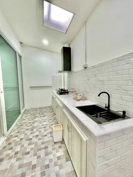 หมู่บ้านเดอะเซ็นทรัล 2 : The Central 2 ศรีราชา, ชลบุรี, สุรศักดิ์, ศรีราชา, ชลบุรี, 87 ตร.ม., ทาวน์เฮ้าส์ ขาย, โดย A House Property Co.,Ltd., 500236370 - DDproperty.com