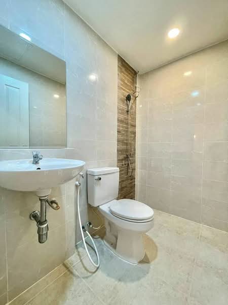 หมู่บ้านเดอะเซ็นทรัล 2 : The Central 2 ศรีราชา, Chon Buri (Pattaya), Surasak, Si Racha, Chon Buri (Pattaya), 3 Bedrooms, 87 sqm, Townhouse For Sale, by A House Property Co.,Ltd., 500236370 - DDproperty.com